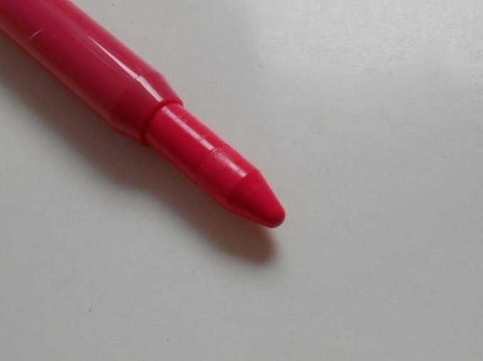 Lipice Rose Pink Lip Crayon tip