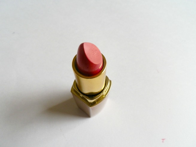 Lotus-Herbals-Rouge-Allure-Pure-Colors-Matte-Lipstick-bullet-closeup