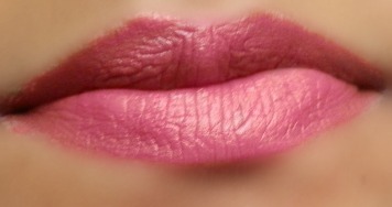 Lotus-Herbals-Rouge-Allure-Pure-Colors-Matte-Lipstick-lip-swatch