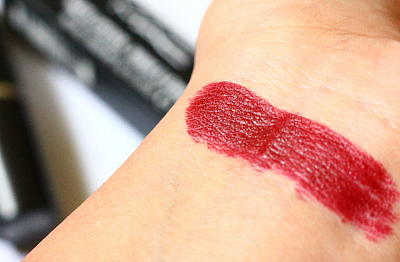 MAC Studded Kiss Matte Lipstick swatch
