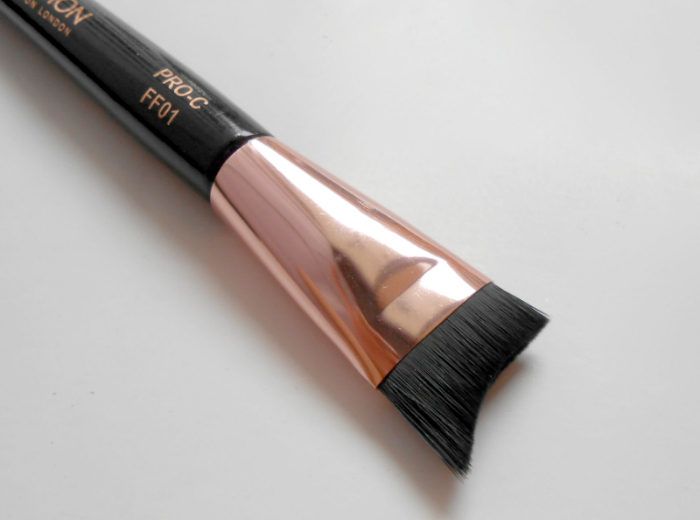 Makeup Revolution Pro Curve Contour Foundation Brush bristles