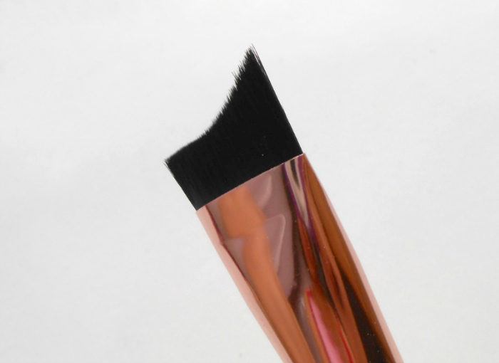 Makeup Revolution Pro Curve Contour Foundation Brush shape