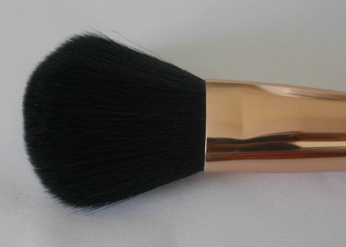 Makeup Revolution Pro F104 Powder Brush Bristles