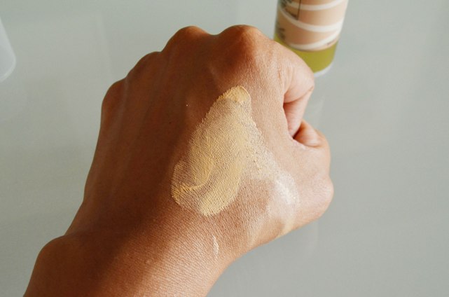 Max Factor Skin Luminizer Foundation blended out