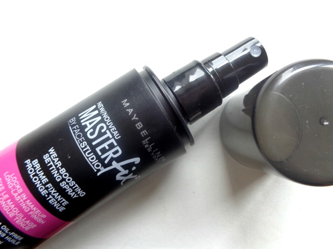Maybelline Facestudio Master Fix Wear-Boosting Setting Spray nozzle spray