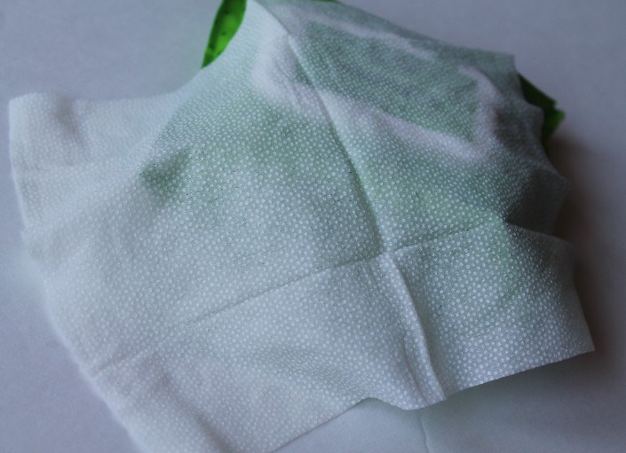 Sephora Collection Green Tea Cleansing and Exfoliating Wipes sheet