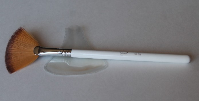 Sigma Beauty F41 Fan Brush handle
