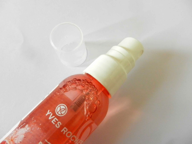 Yves Rocher Pink Grapefruit Vitamin Face Mist nozzle