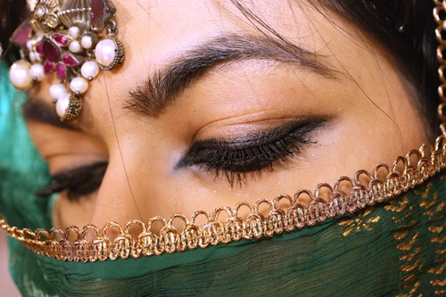 eye makeup using kajal 1
