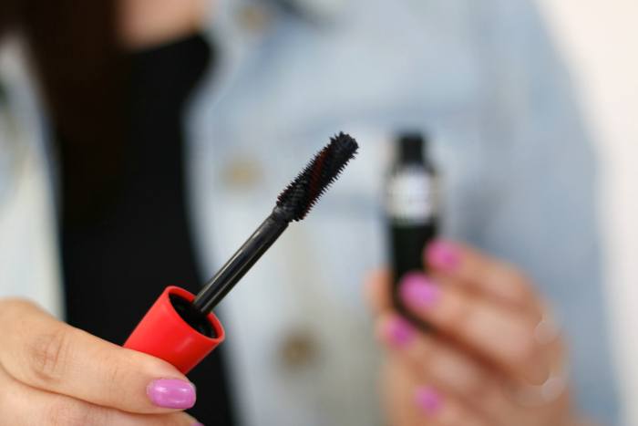 9 Different Types of Mascara Wands 1