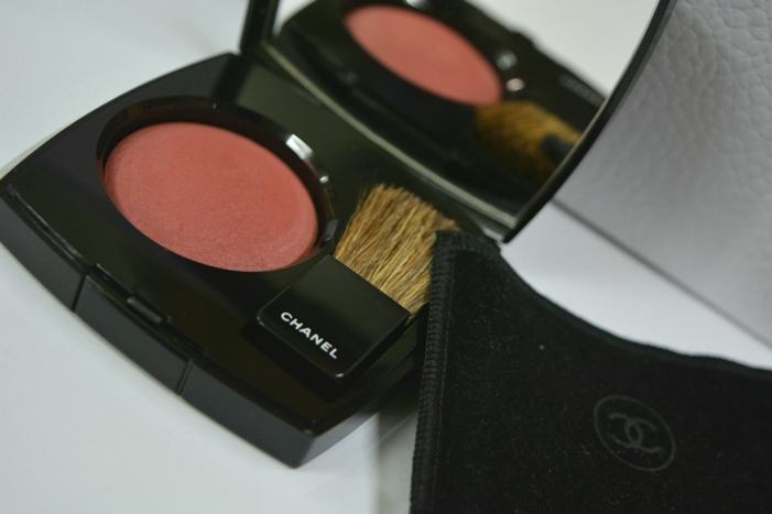 Chanel 320 Rouge Profond Joues Contraste Powder Blush pan