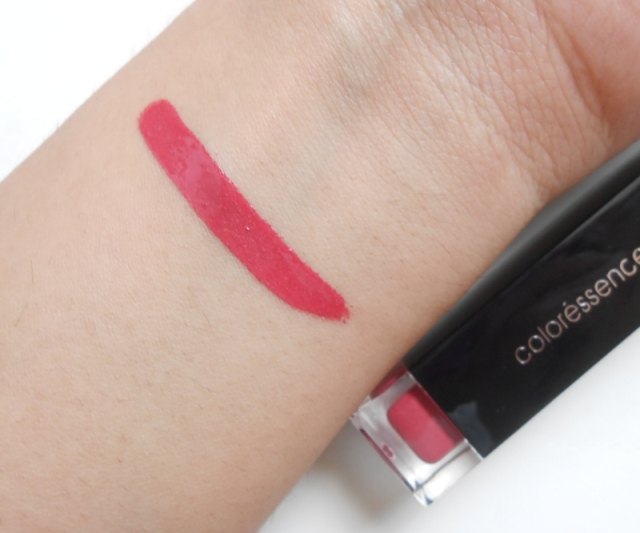 coloressence-lady-likes-liplicious-gloss-swatch-on-hands