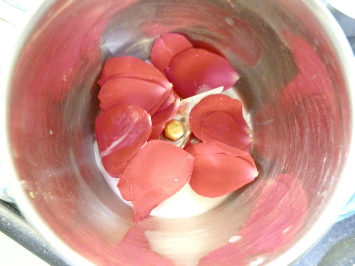 DIY Brightening Rose and Kaolin Clay Face and Body pack