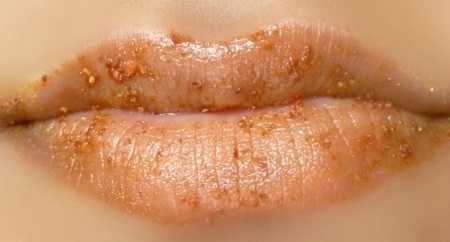 DIY Lip Plumper for Visibly Fuller Lips Demo