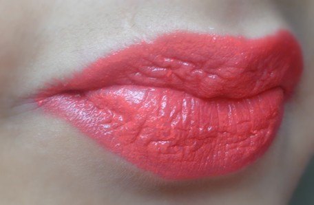 Faces Invincible Ultime Pro Creme Lip Crayon swatch on lips