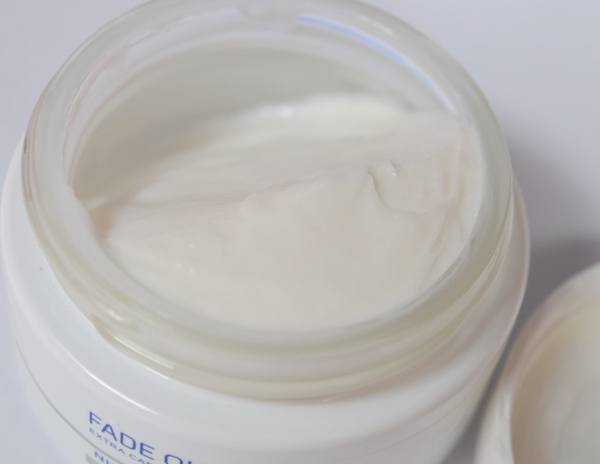 Fade Out Whitening Night Cream texture