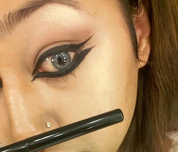 graphic-eyeliner-tutorial-step-10