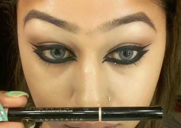 graphic-eyeliner-tutorial-step-12