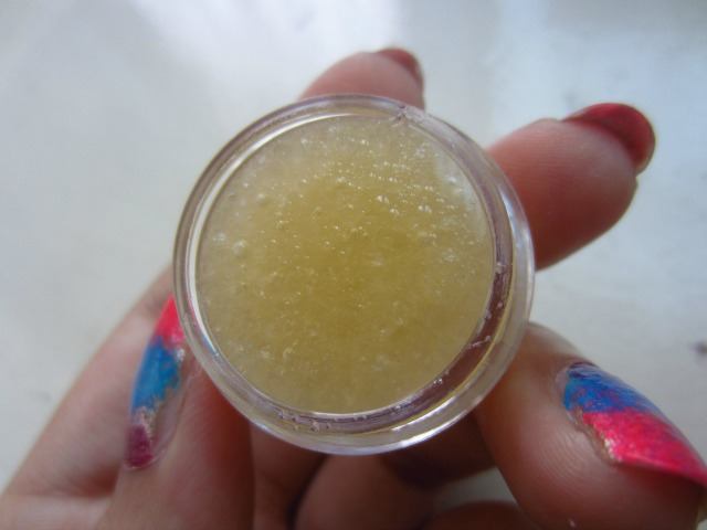 Homemade Sugar Lip Scrub with Almond Oil