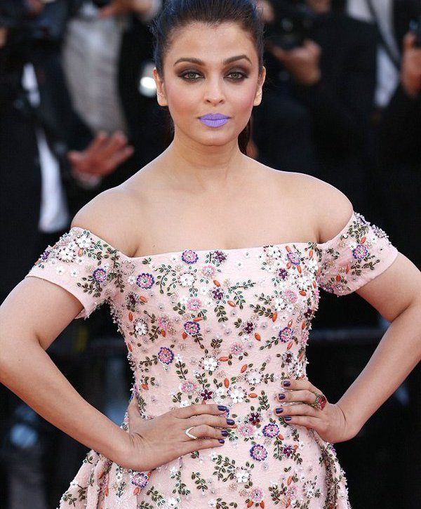 How to wear blue lipstick and nail it like a professional aish