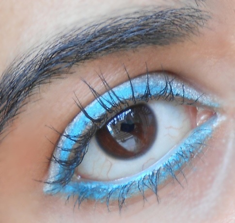 L.A. Girl Mermaid Blue Gel Glide Eyeliner Pencil eye swatch