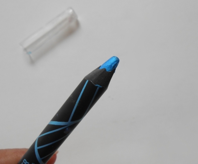 L.A. Girl Mermaid Blue Gel Glide Eyeliner Pencil tip