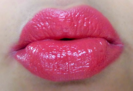 lakme-enrich-satin-p158-lipstick-review- lip swatch