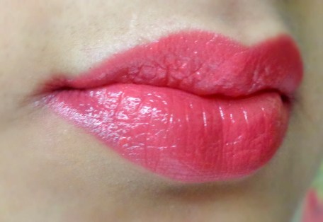 lakme-enrich-satin-p158-lipstick-review- lip swatch 2