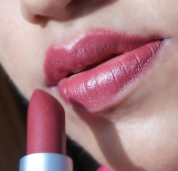 Lakme WM11 Enrich Matte Lipstick lip swatch
