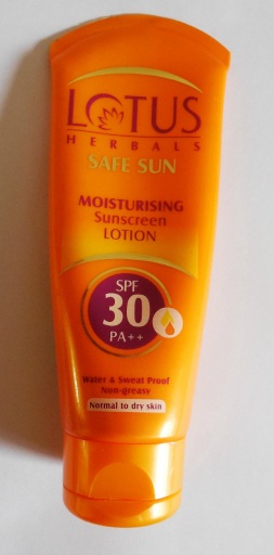 Lotus Herbals Safe Sun Moisturising Sunscreen Lotion with SPF 30 PA++ Review (1)