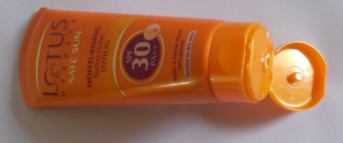 Lotus Herbals Safe Sun Moisturising Sunscreen Lotion with SPF 30 PA++ Review (3)