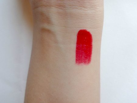maybelline-superstay-24-lip-colour-keep-it-red- hand swatch