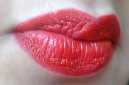 maybelline-superstay-24-lip-colour-keep-it-red- lip swatch