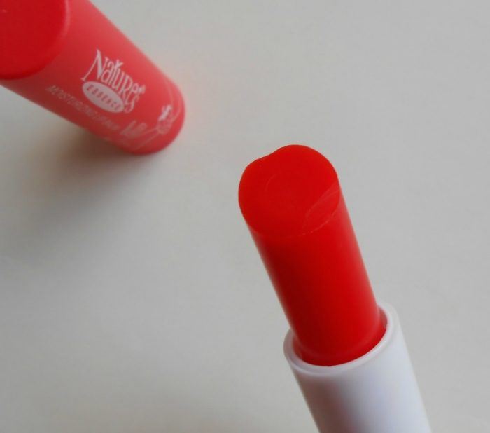 Nature’s Essence Lip Rich Colored Moisturizing Stick Strawberry Bullet