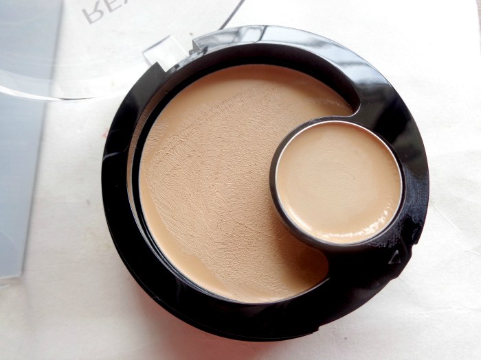 Revlon Colorstay 2-in-1 Compact Makeup and Concealer-150 Buff Review 5
