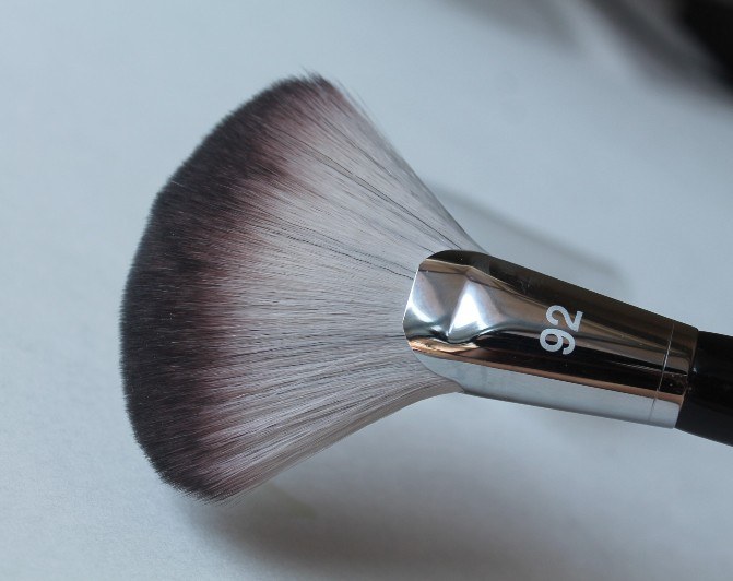 Sephora Collection Pro Featherweight Fan Brush