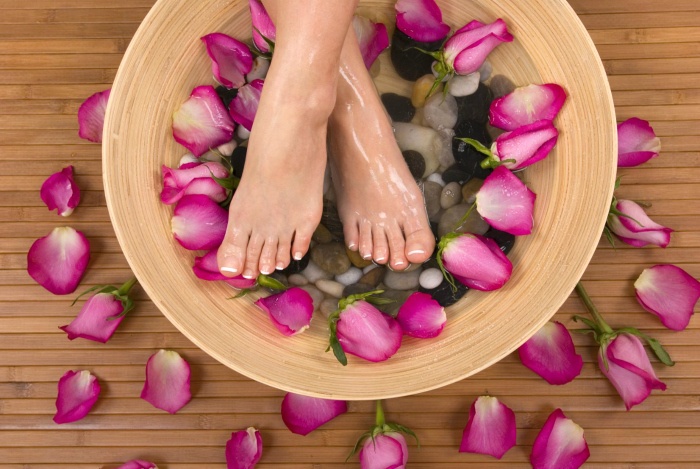 Signs of Ageing and How You Need to Correct Yourself feet