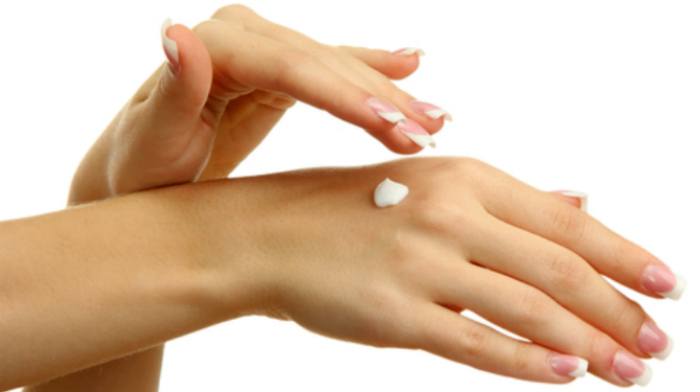 Signs of Ageing and How You Need to Correct Yourself hand