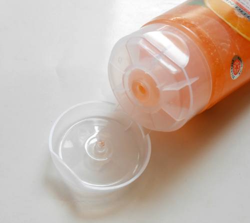 VLCC Orange Oil Pore Cleansing Face Wash flip open