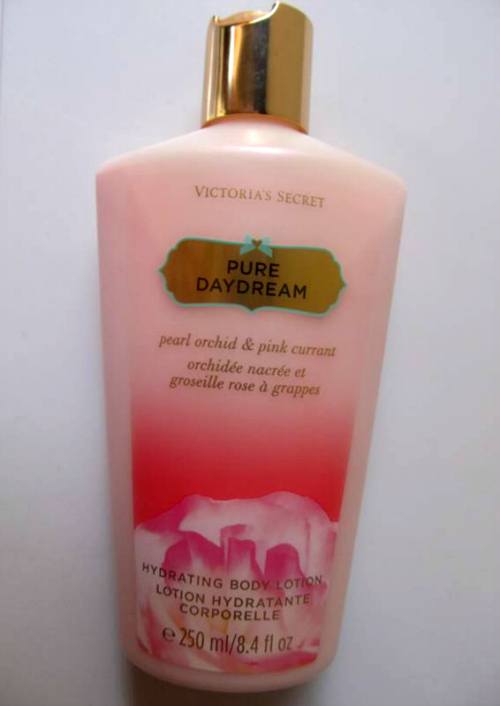 Victoria’s Secret Hydrating Body Lotion Pure Daydream bottle