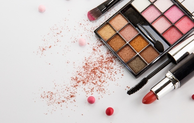 7 Things That Are Making Your Makeup Dirty