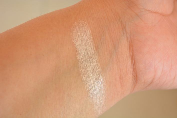 becca-pearl-shimmering-skin-perfector-pressed-swatch-on-hands
