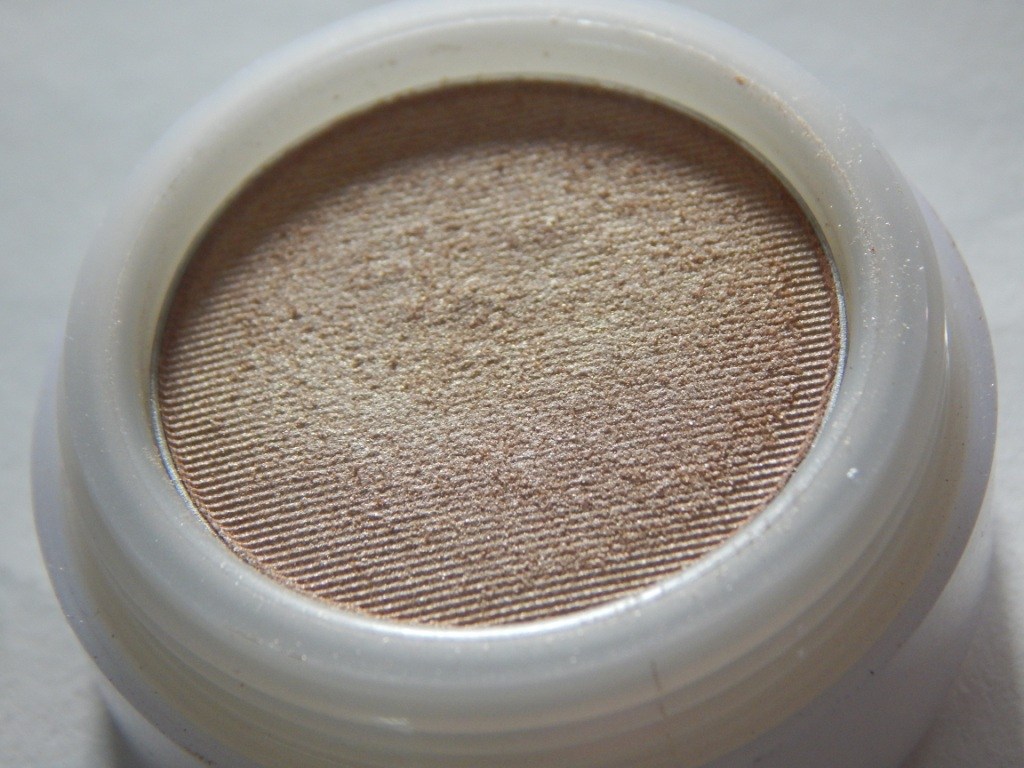 boots-natural-collection-barley-solo-eyeshadow-review-open