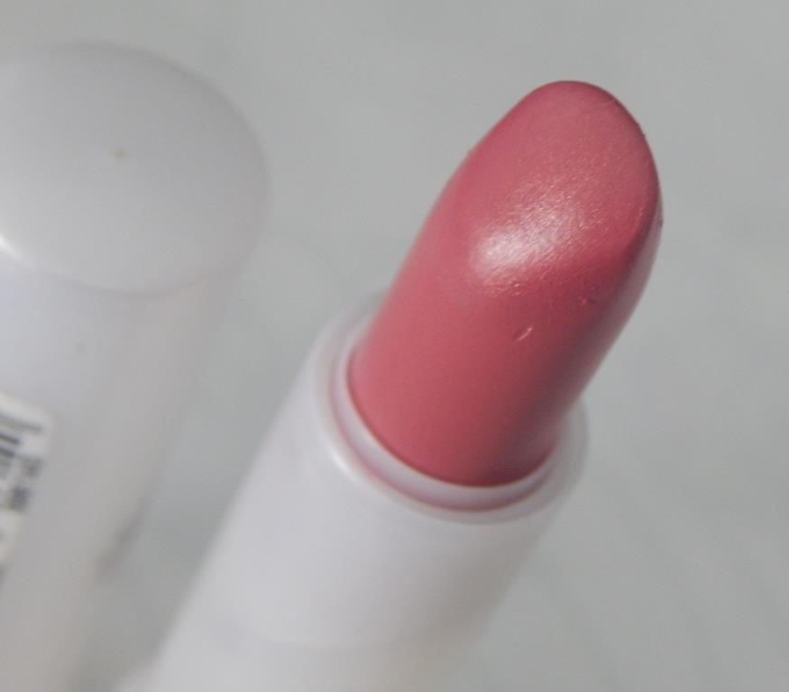 boots-natural-collection-rosebud-moisture-shine-lipstick-review