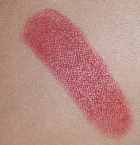 chambor-crimson-red-powder-matte-lipstick-swatch-on-hands