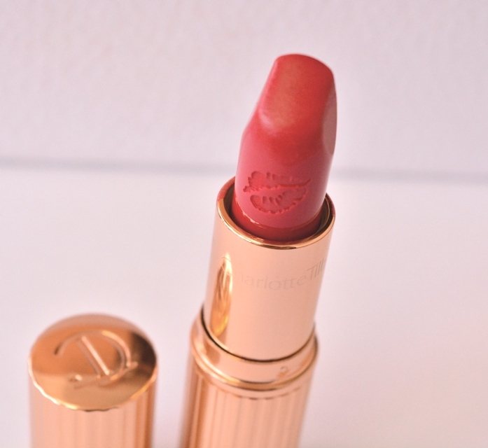 charlotte-tilbury-hot-lips-carinas-love-luminous-modern-matte-lipstick-bullet