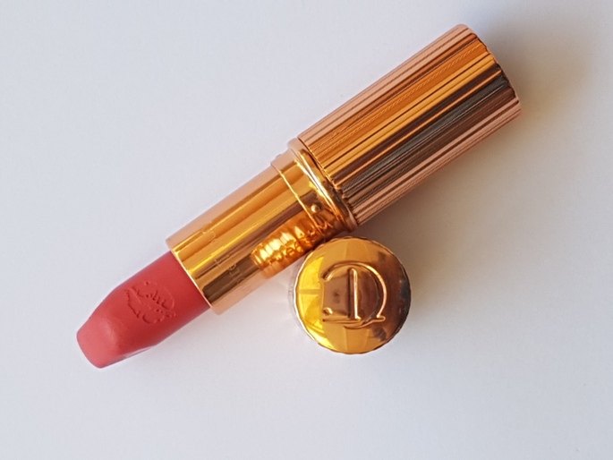 charlotte-tilbury-hot-lips-miranda-may-luminous-modern-matte-lipstick-outer-packaging