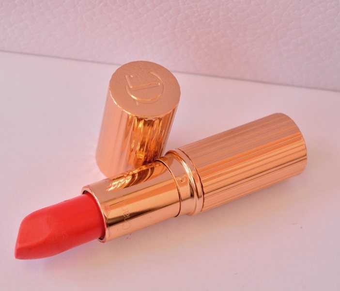 charlotte-tilbury-hot-lips-tell-laura-luminous-modern-matte-lipstick-packaging-full