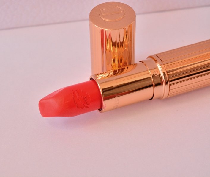 charlotte-tilbury-hot-lips-tell-laura-luminous-modern-matte-lipstick-top