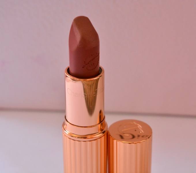 charlotte-tilbury-hot-lips-very-victoria-luminous-modern-matte-lipstick-packaging